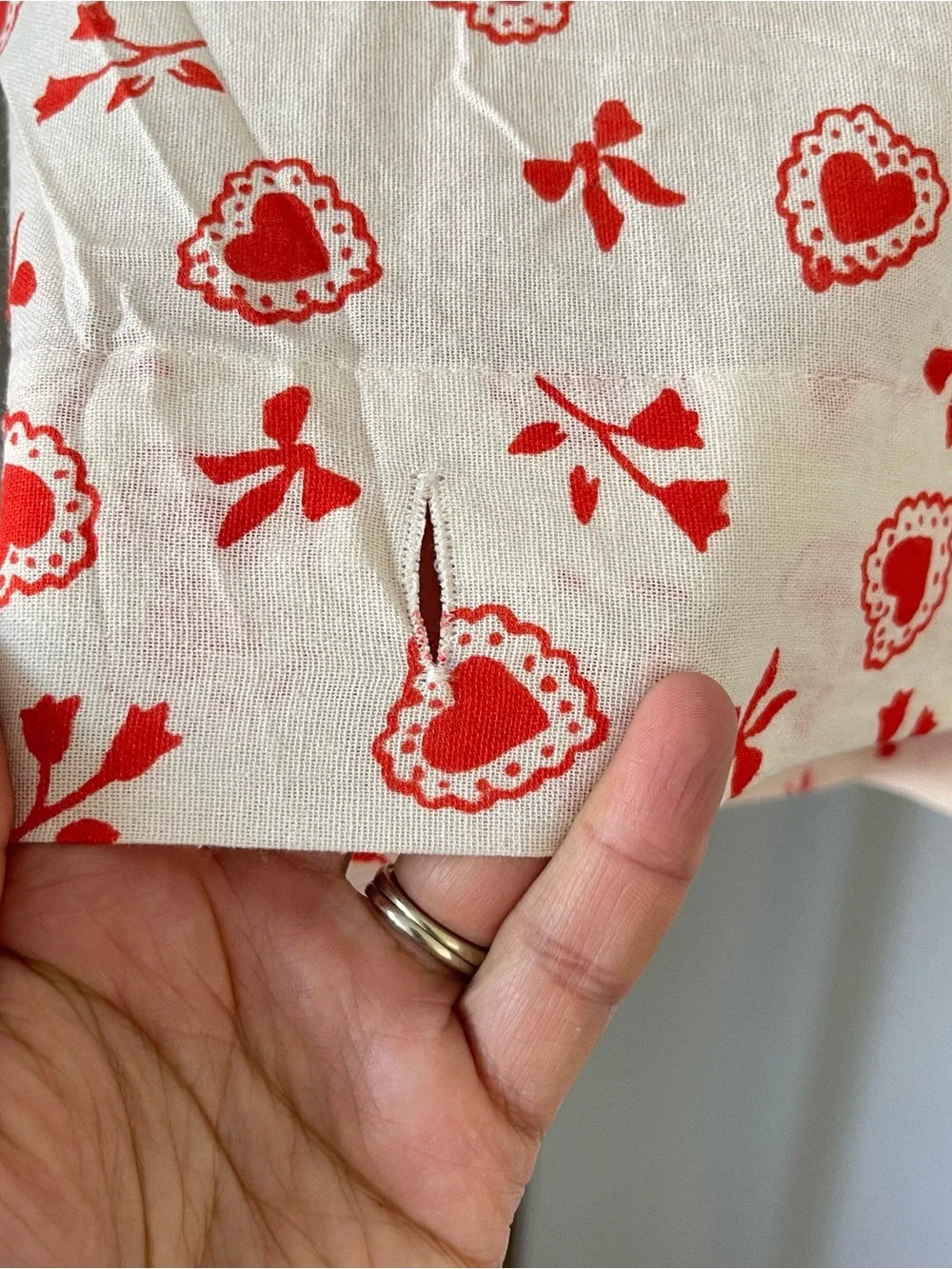 Romancecore Urban Outfitters Red and White Hearts Shower Curtain NWOT Cotton